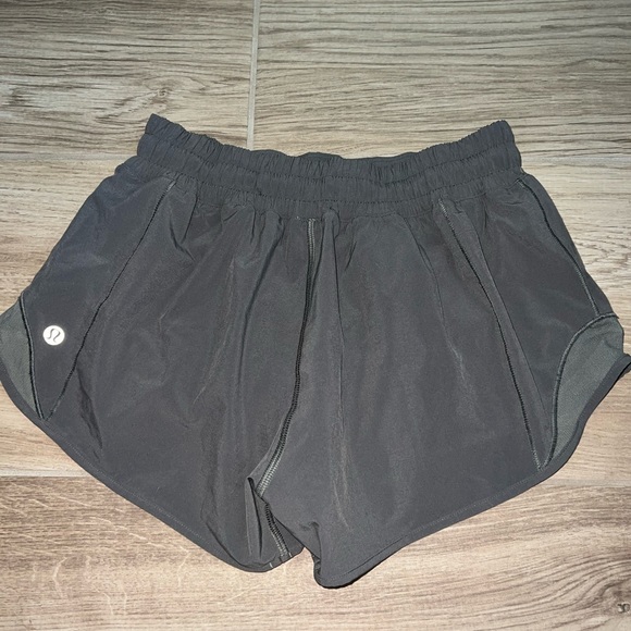 Lulu hotty hot shorts gray sage - Picture 5 of 5